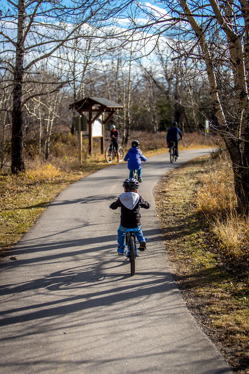 biking, family, adventure-1804439.jpg